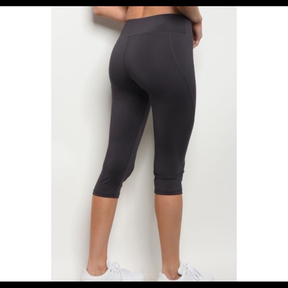 🔥NEW! SMALL LEFT - Charcoal Capri Yoga Pants - Picture 4 of 5